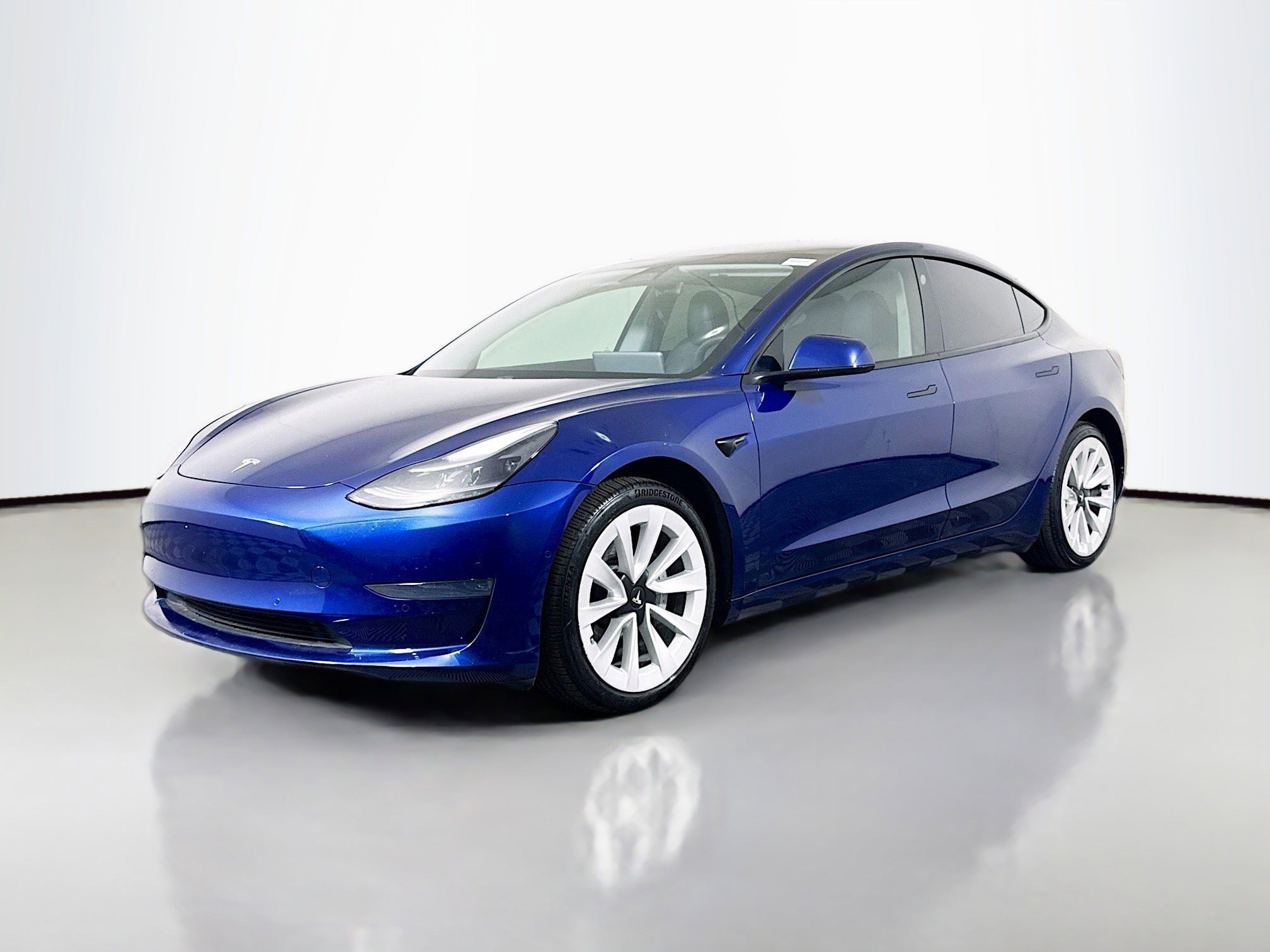 Used 2021 Tesla Model 3 Standard Range Plus image 4