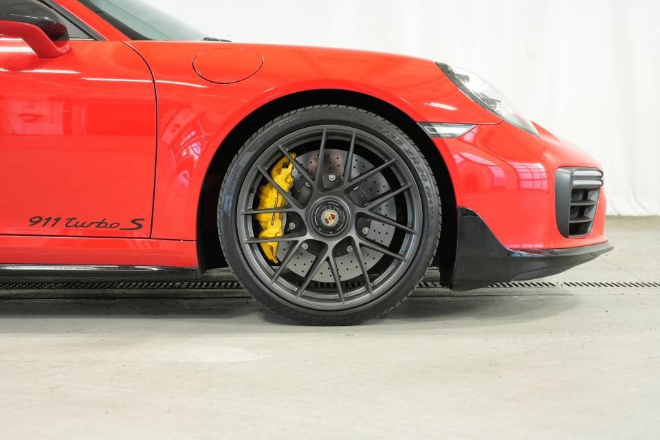 Used 2019 Porsche 911 Turbo image 39