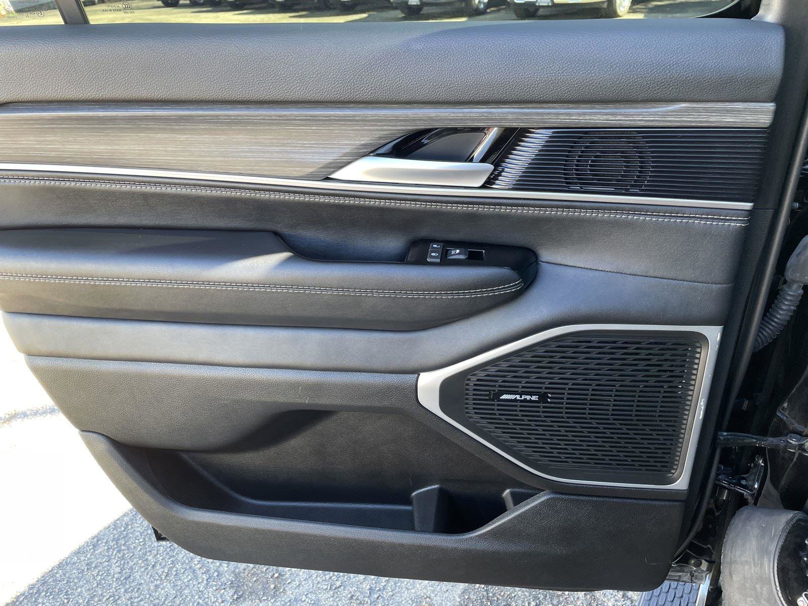 Certified 2024 Jeep Wagoneer Series III image 41