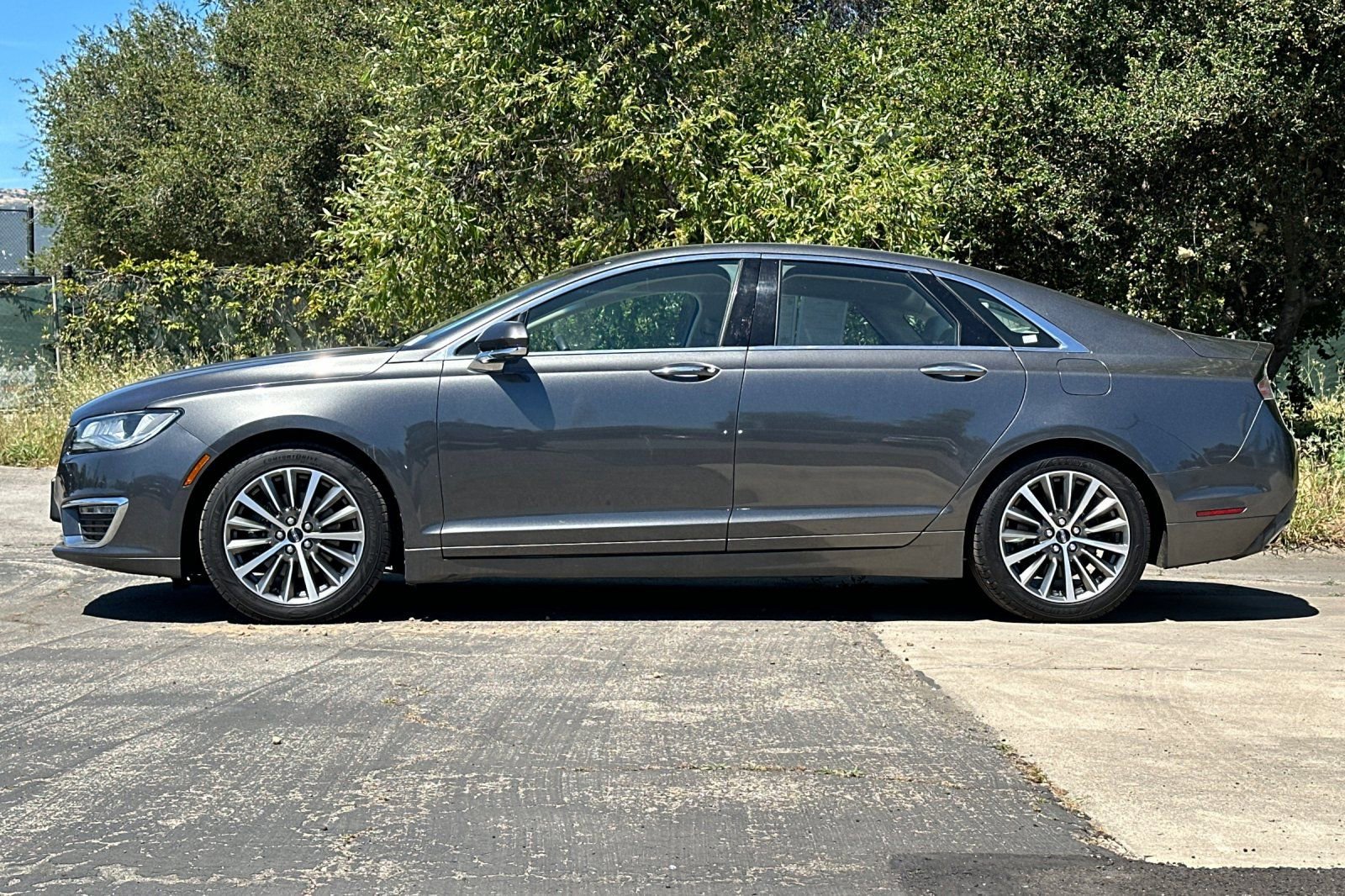 Used 2019 Lincoln MKZ Reserve FWD image 7