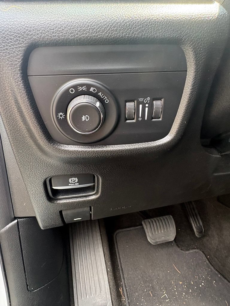 Used 2021 Jeep Grand Cherokee L Limited AWD/4WD image 16
