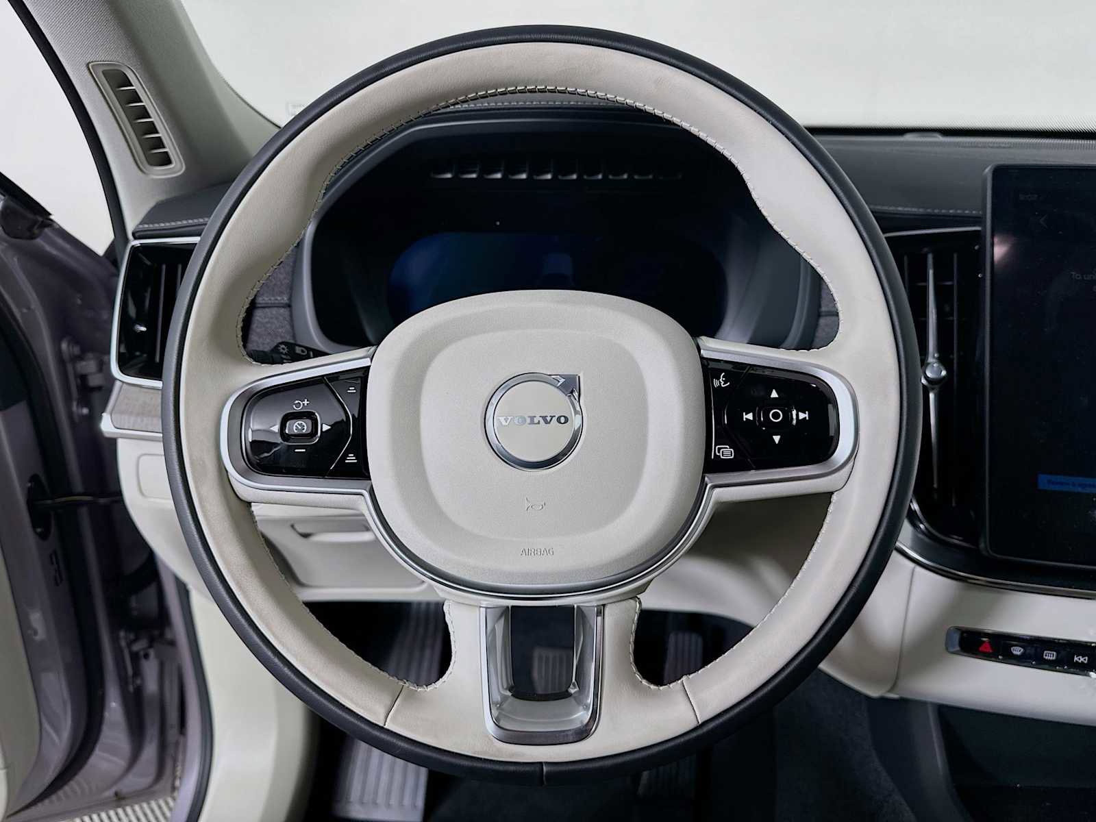 New 2026 Volvo XC90 T8 Ultra w/ Protection Package image 11