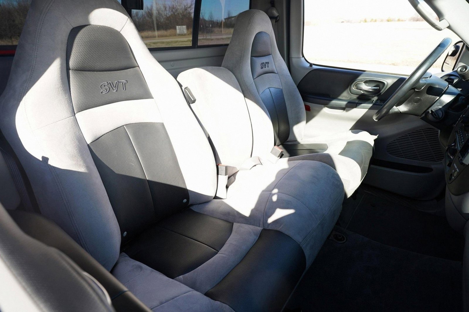 Used 2004 Ford F150 Lightning RWD image 10