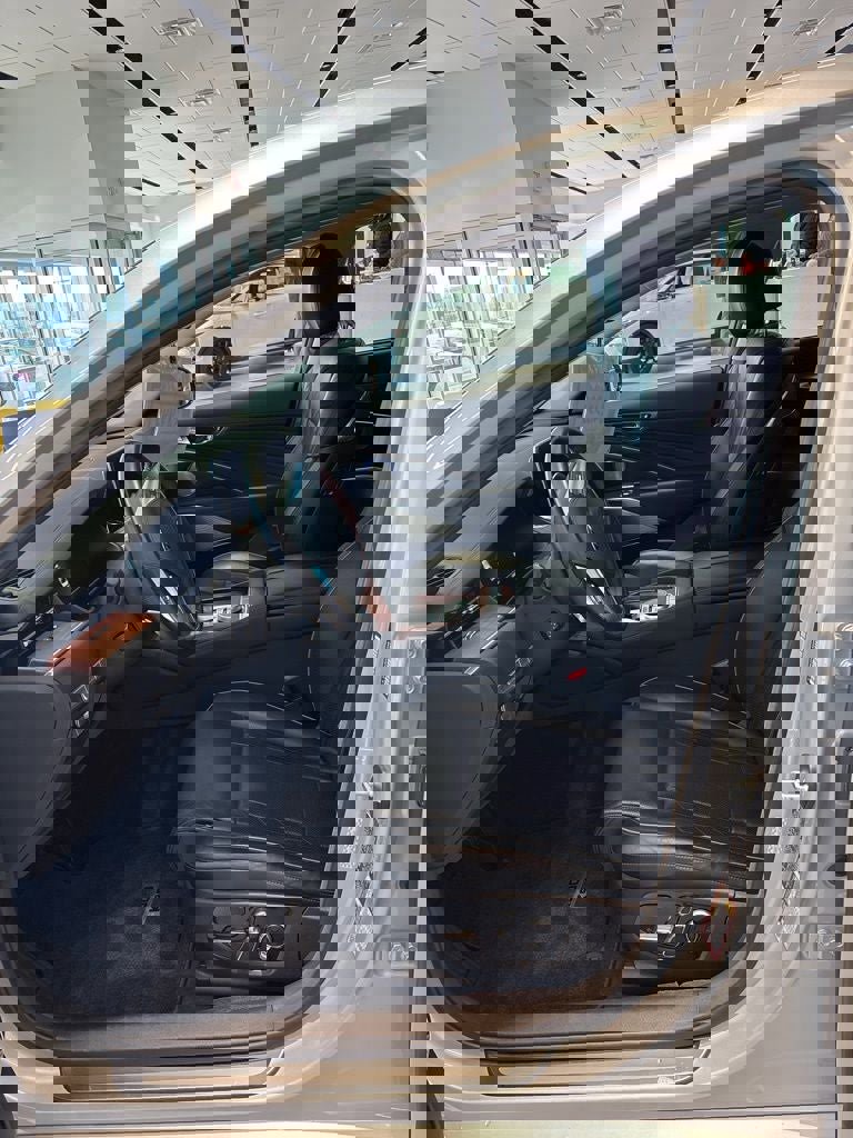 Used 2020 Kia K900 Luxury image 13