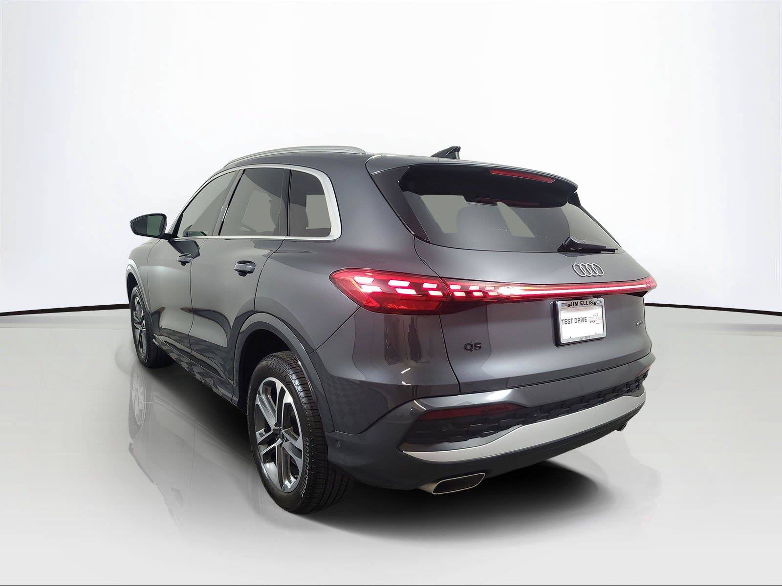 Certified 2025 Audi Q5 Premium w/ Convenience Package AWD/4WD image 4