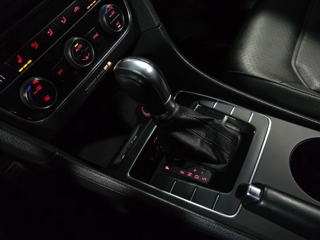 Used 2017 Volkswagen Passat 1.8T R-Line image 25