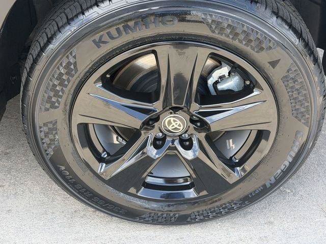 Certified 2025 Toyota Highlander LE FWD image 8