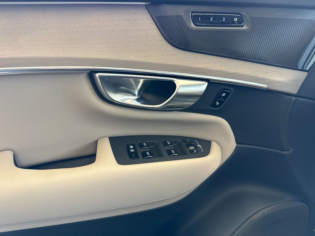 New 2026 Volvo XC90 T8 Plus image 10