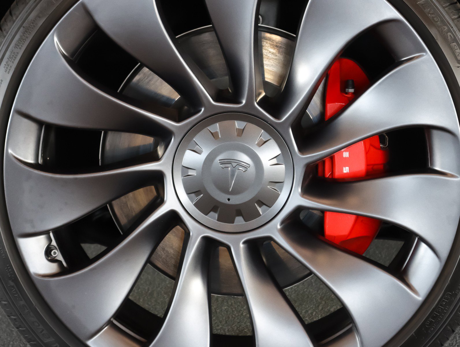 Used 2024 Tesla Model Y Performance image 4