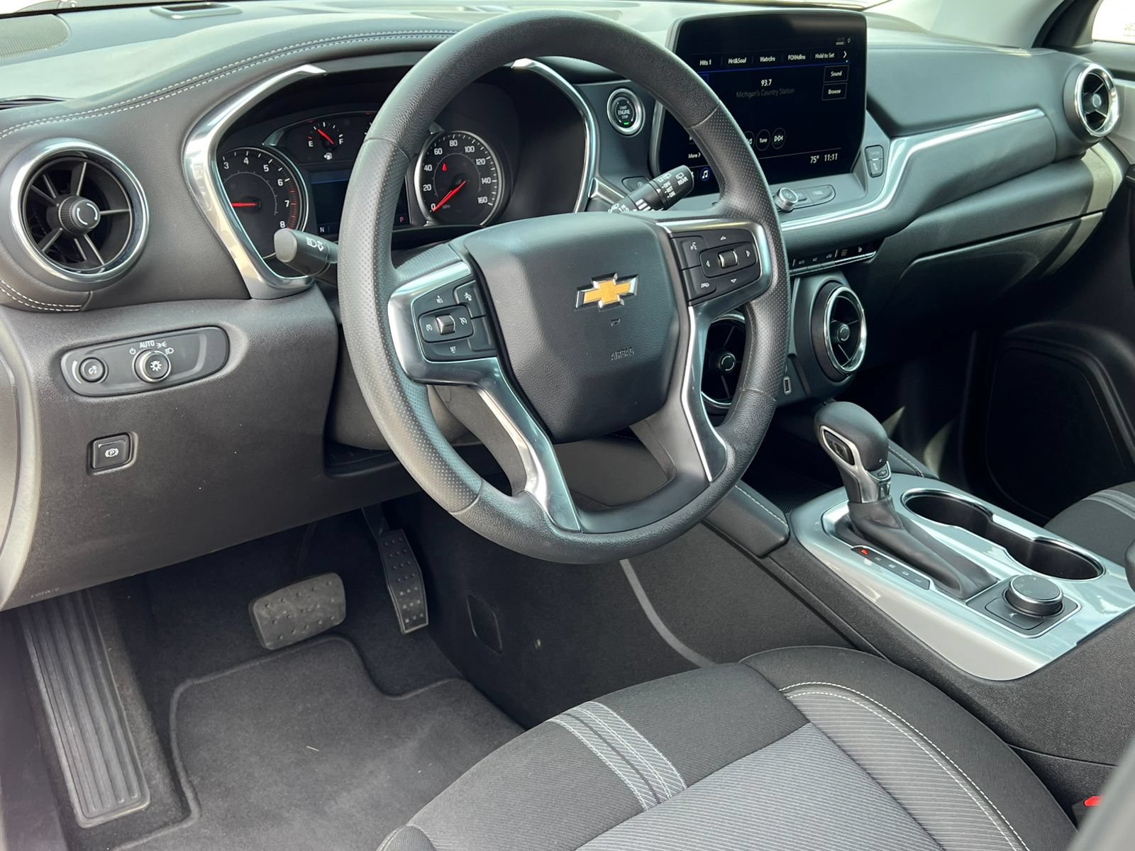 Used 2025 Chevrolet Blazer LT AWD/4WD image 16