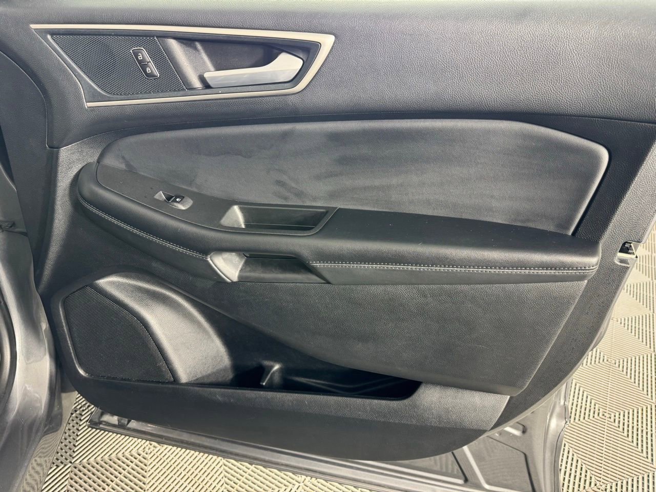 Used 2024 Ford Edge SEL image 28