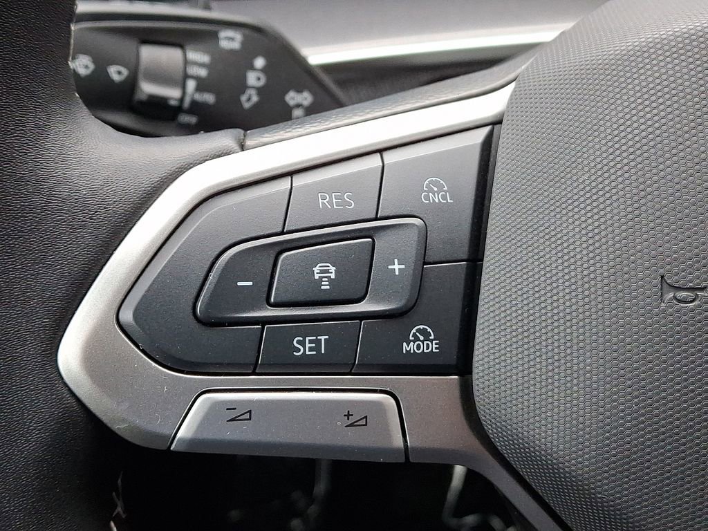 Used 2025 Volkswagen Tiguan S image 21