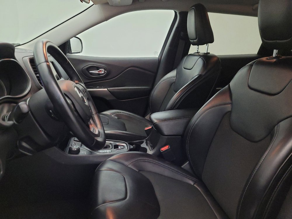 Used 2019 Jeep Cherokee Latitude Plus AWD/4WD image 17
