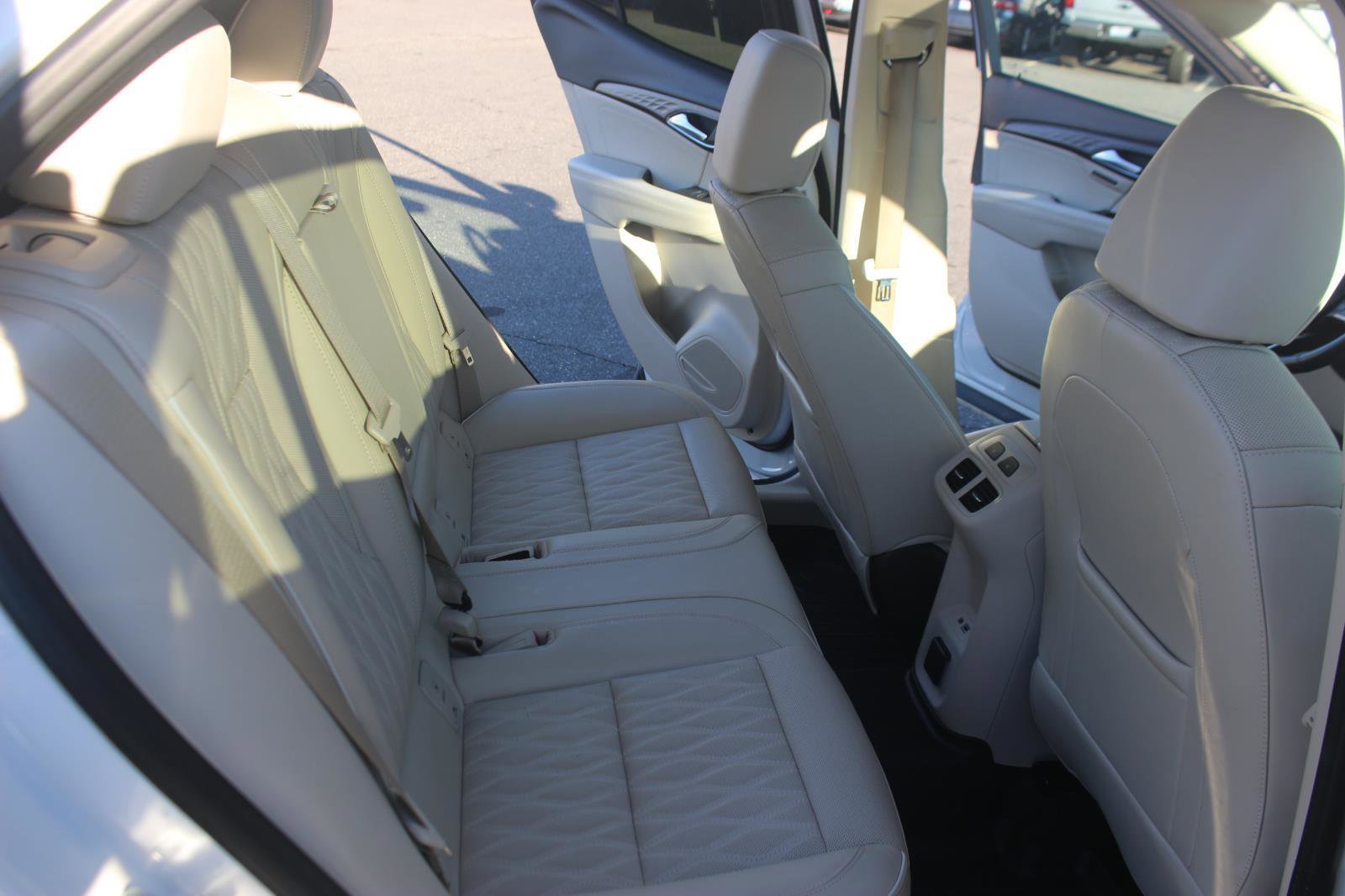 Used 2022 Buick Envision Avenir w/ Safety Package image 36