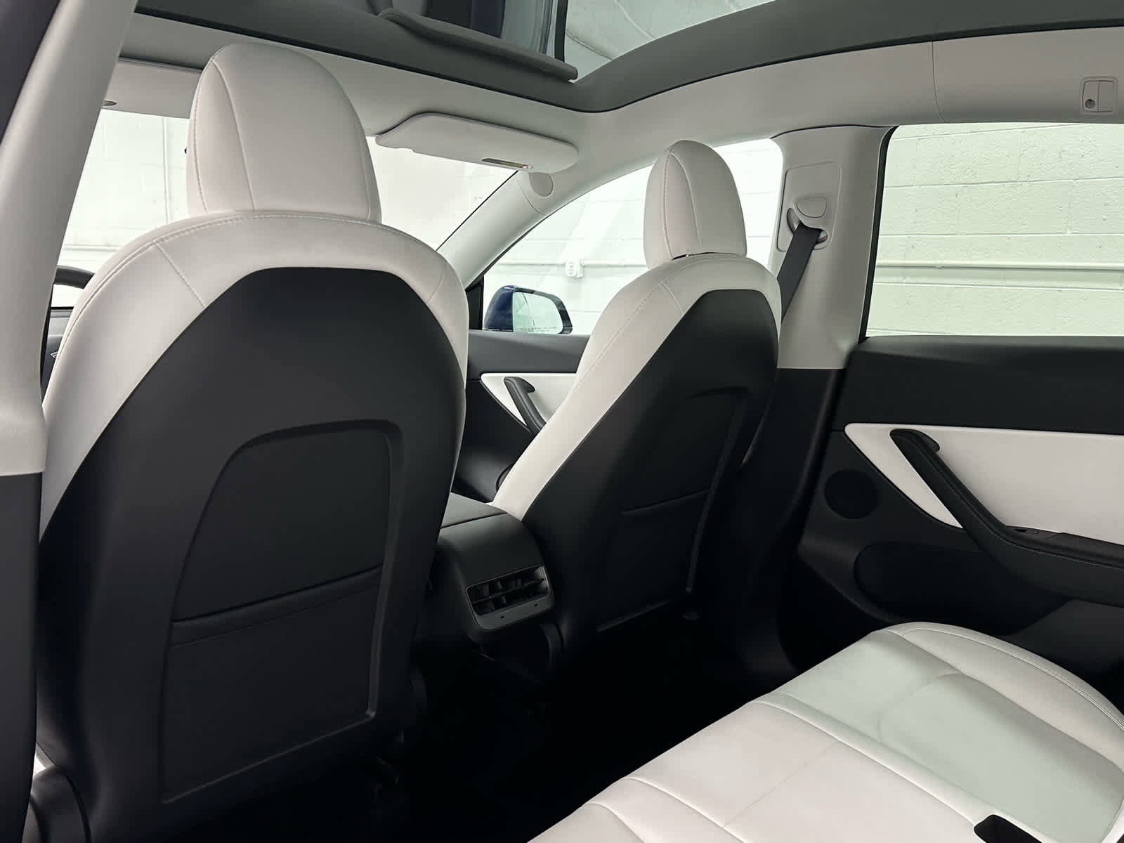 Used 2022 Tesla Model Y Long Range image 13