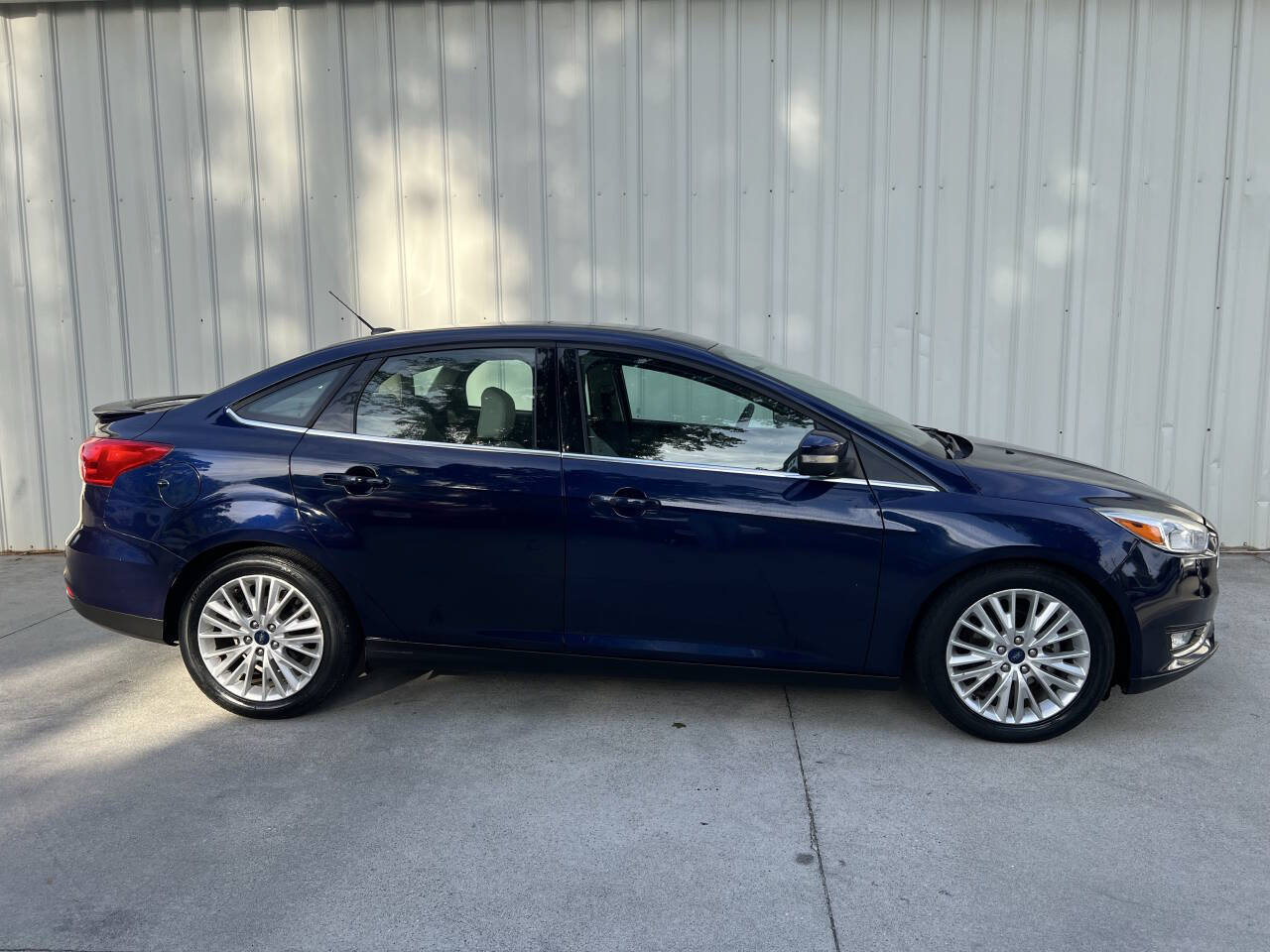 Used 2017 Ford Focus Titanium FWD image 3