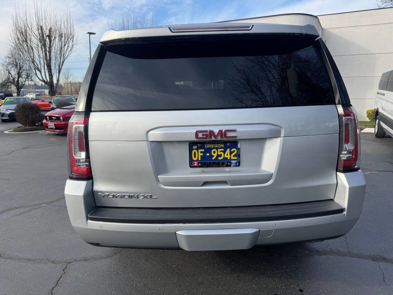Used 2017 GMC Yukon XL SLT w/ Premium Edition image 4
