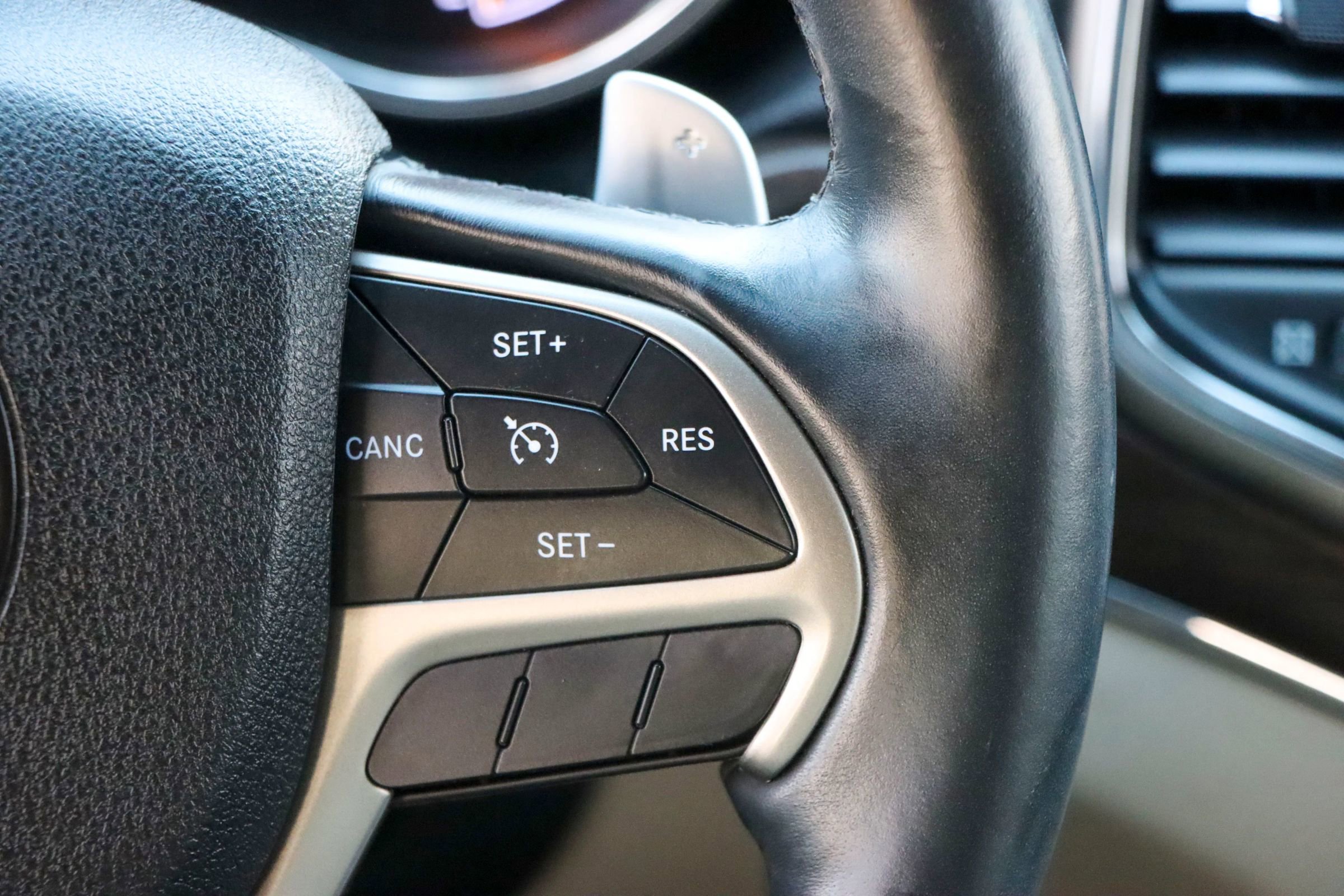 Used 2014 Jeep Grand Cherokee Limited image 29