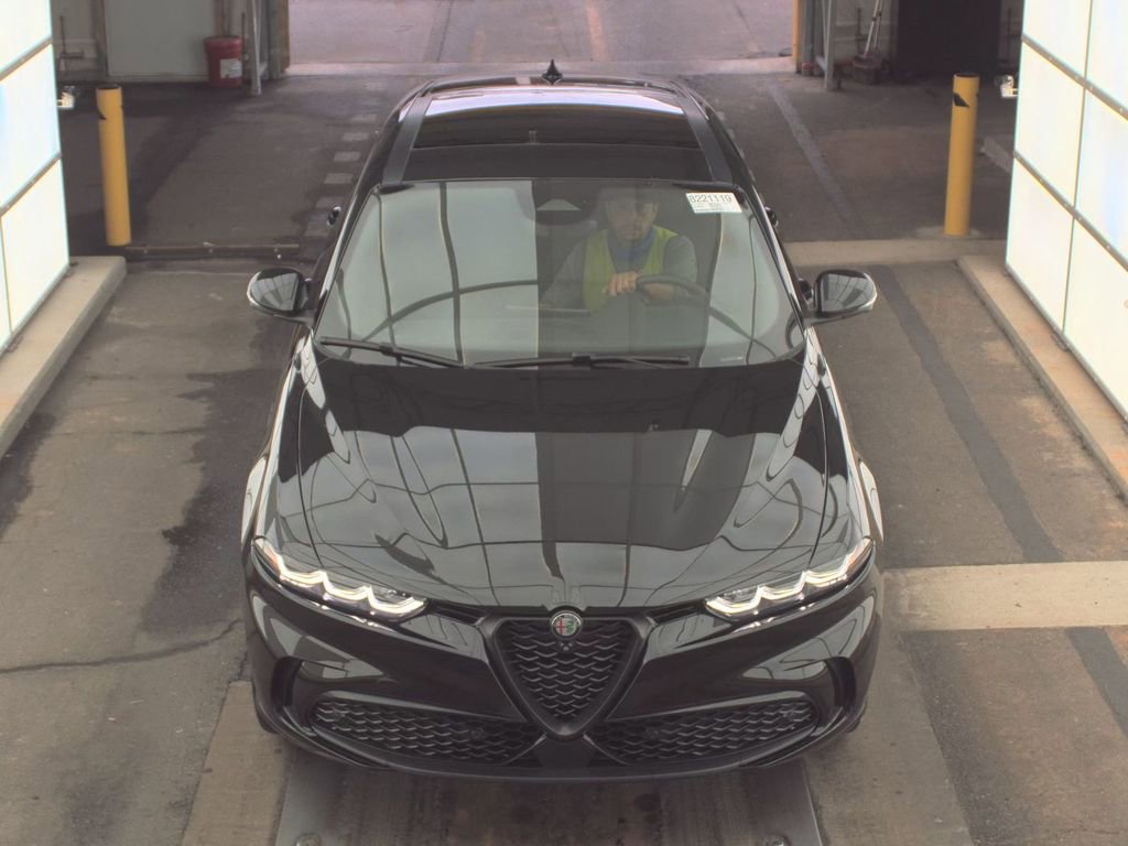 Used 2024 Alfa Romeo Tonale Veloce AWD/4WD image 2