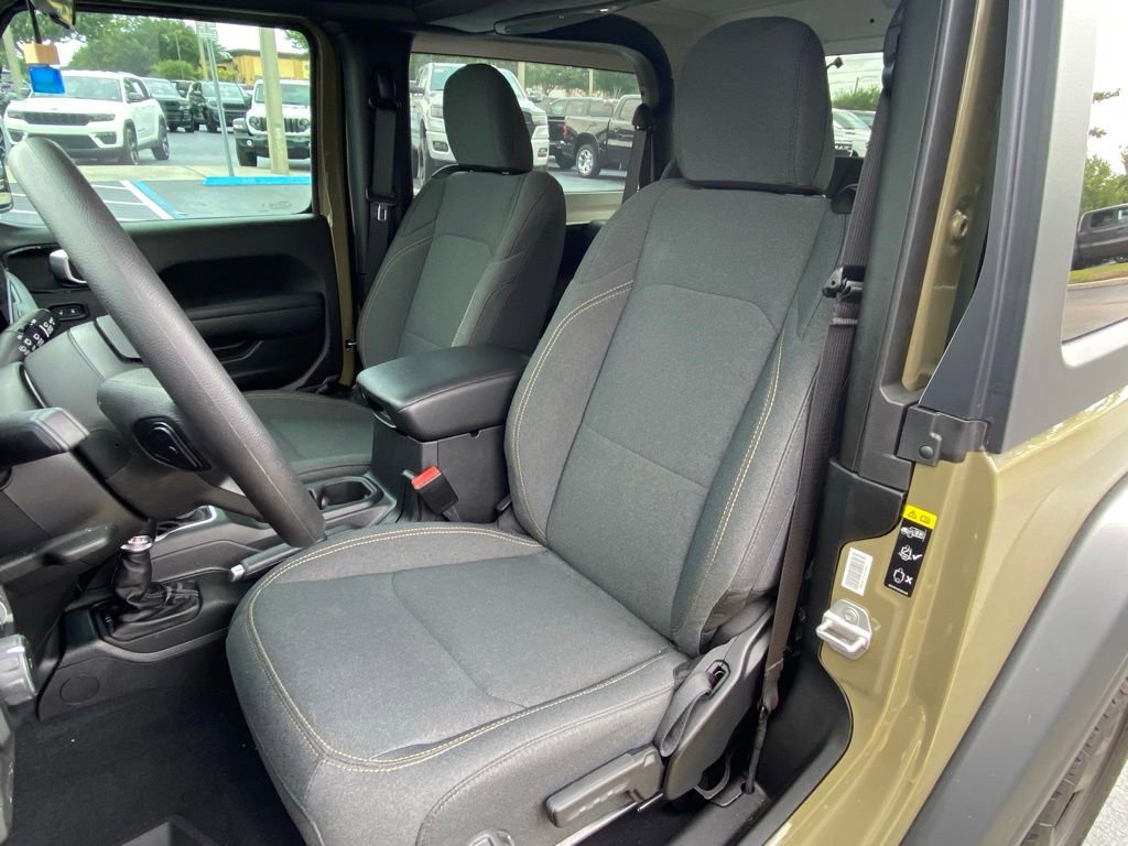 Used 2025 Jeep Wrangler Sport AWD/4WD image 13