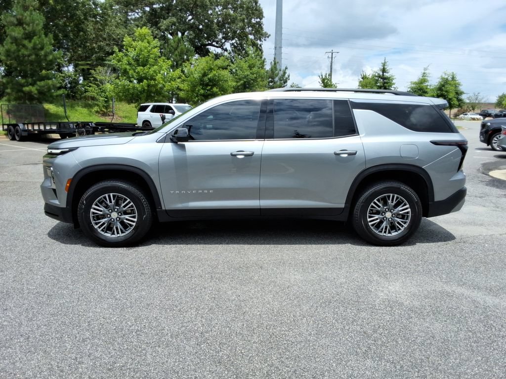 Certified 2025 Chevrolet Traverse LT w/ Driver Confidence Package FWD image 8