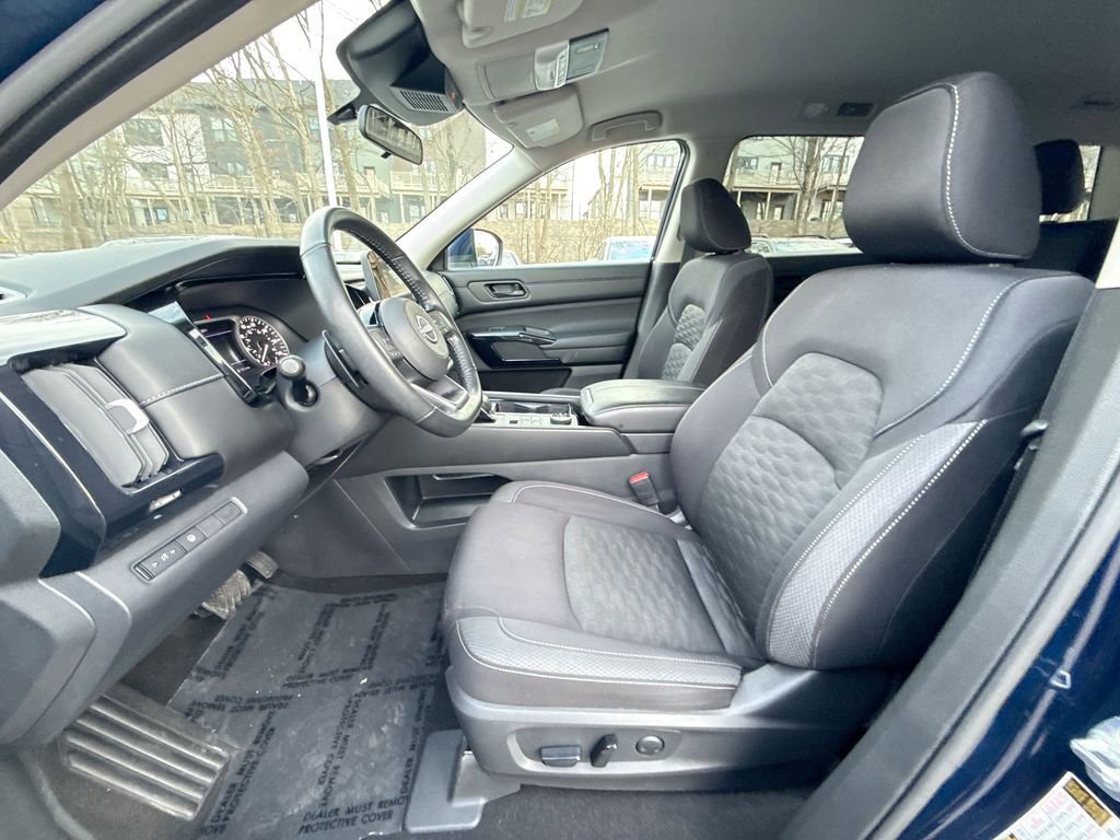 Used 2023 Nissan Pathfinder SV image 13