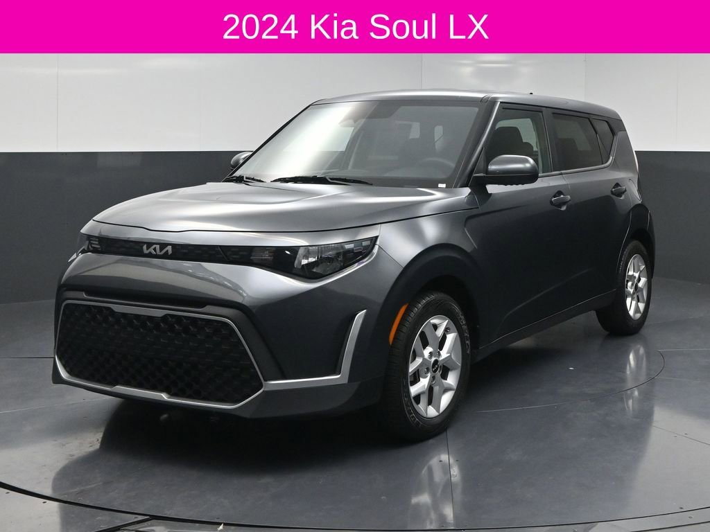 Used 2024 Kia Soul LX w/ Option Group 015 FWD image 2