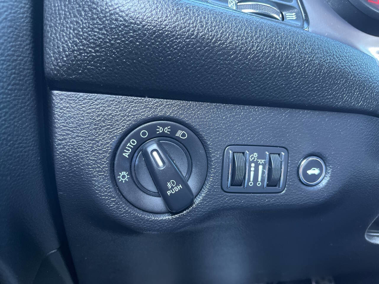 Used 2020 Dodge Challenger R/T w/ Blacktop Package image 19