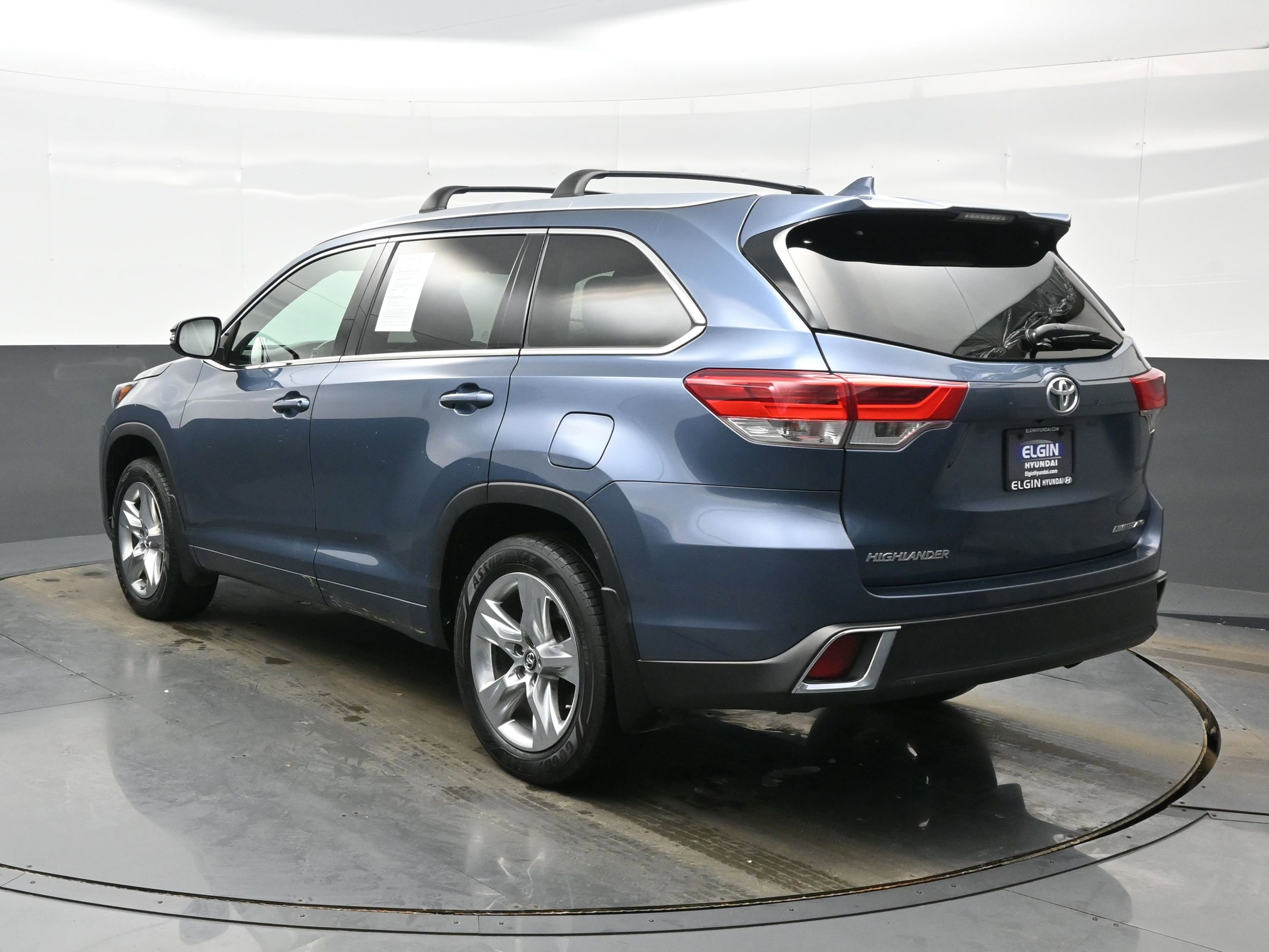 Used 2017 Toyota Highlander Limited image 4