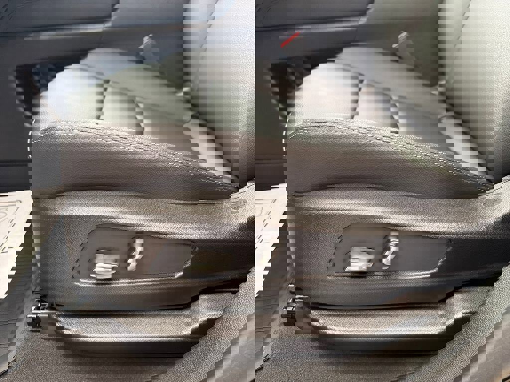 New 2026 Cadillac XT5 Luxury w/ LPO, Floor Liner Package AWD/4WD image 11