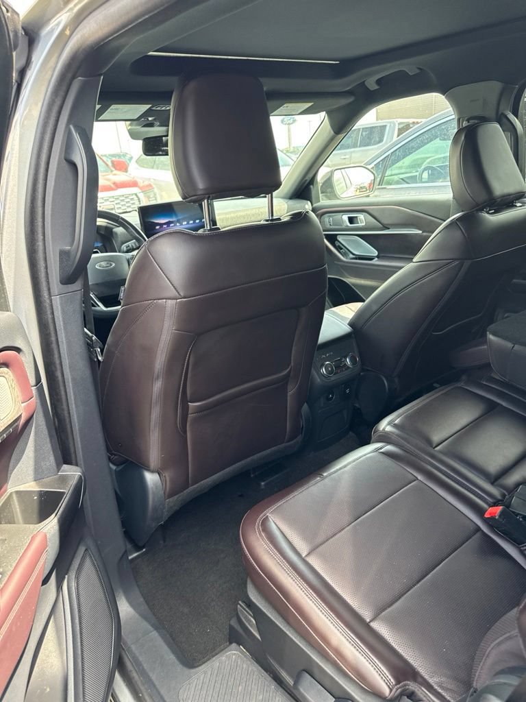 Used 2025 Ford Explorer Platinum AWD/4WD image 13