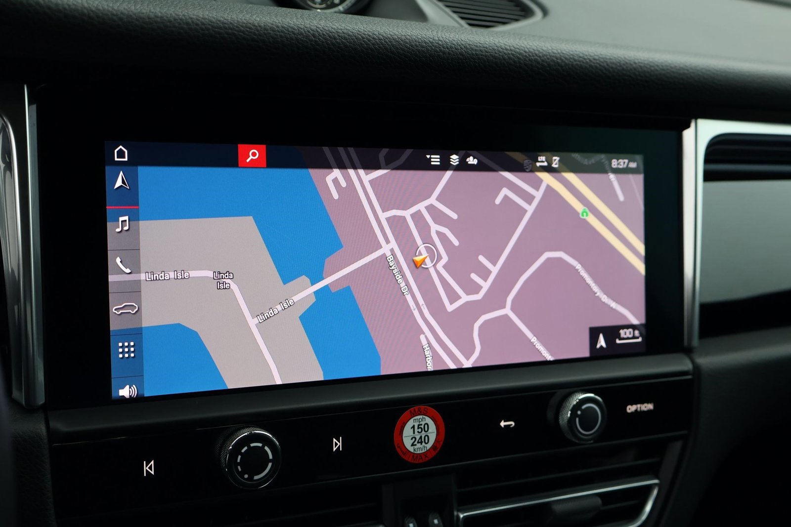 Certified 2025 Porsche Macan image 18