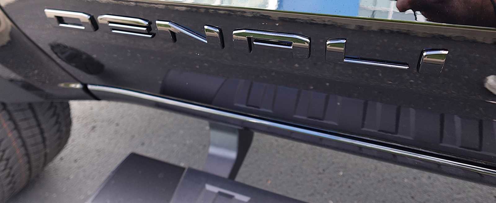 New 2026 GMC Canyon Denali w/ LPO, Denali Black Edition image 11