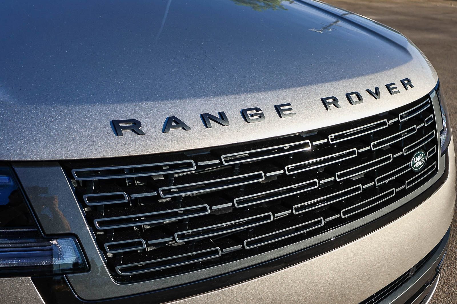 New 2026 Land Rover Range Rover Long Wheelbase SE image 16