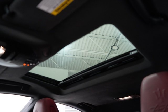 Used 2022 Maserati Ghibli Trofeo image 17