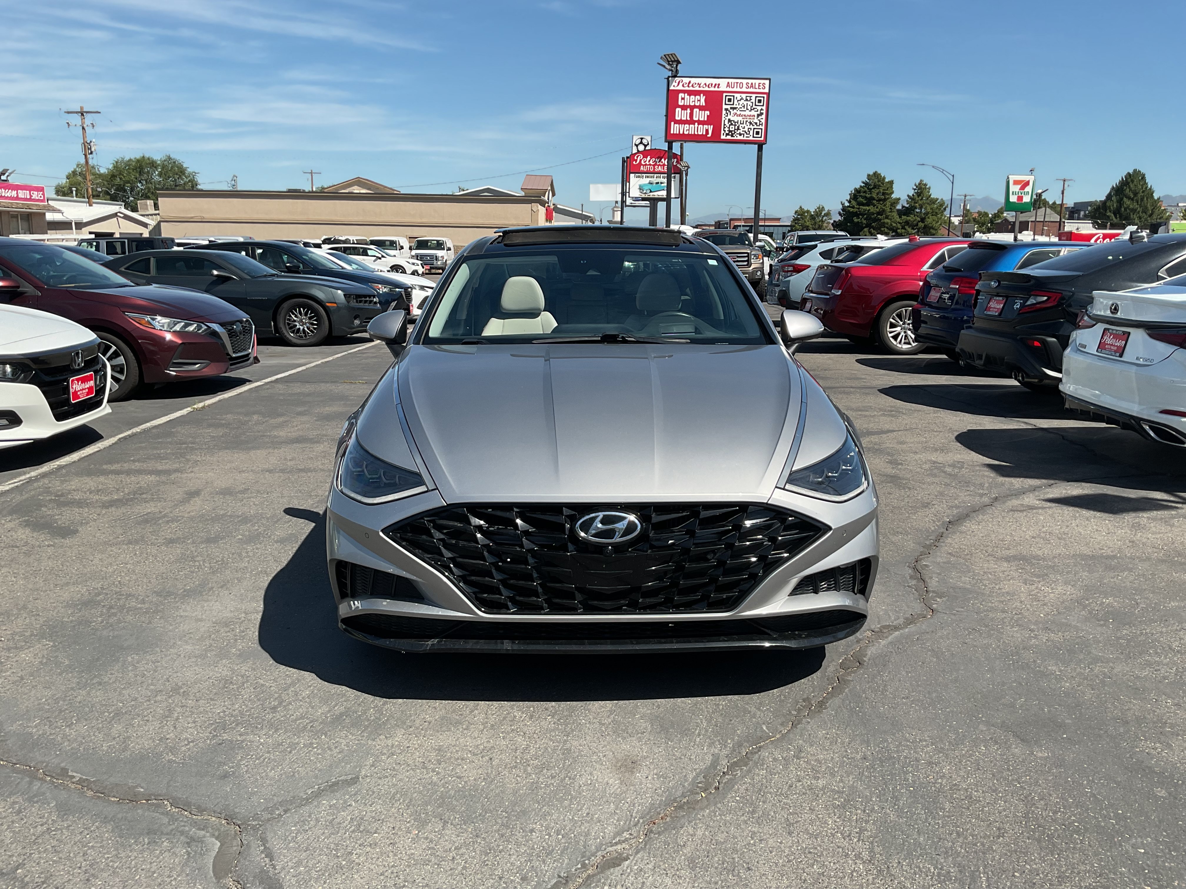 Used 2022 Hyundai Sonata Limited w/ Cargo Package FWD image 3