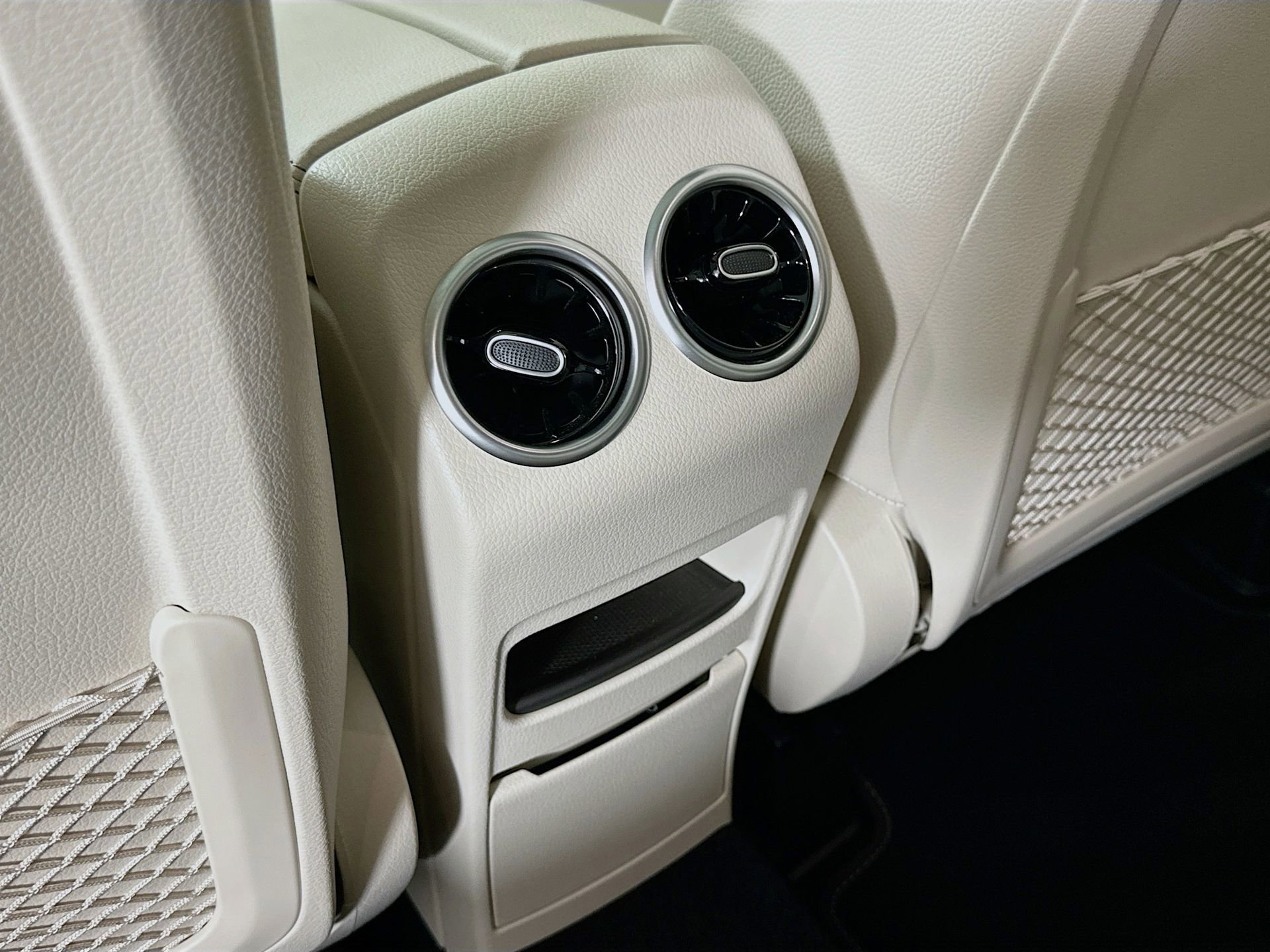 Used 2024 Mercedes-Benz GLB 250 image 27