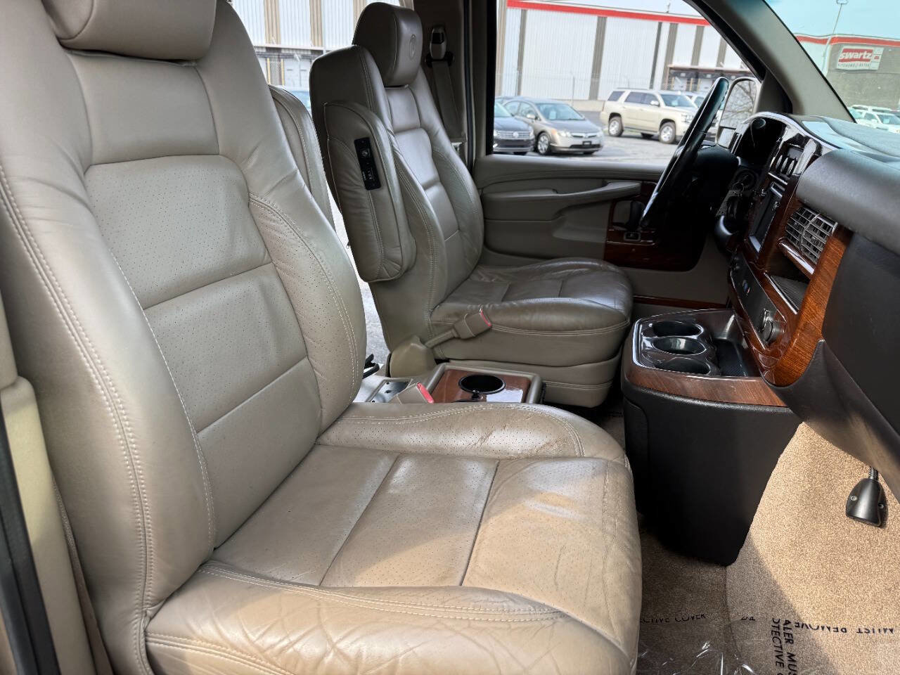 Used 2011 Chevrolet Express 1500 AWD image 38