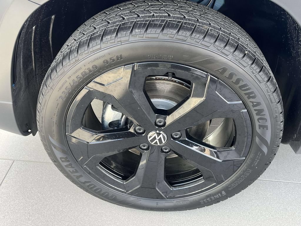 New 2025 Volkswagen Taos SE AWD/4WD image 7