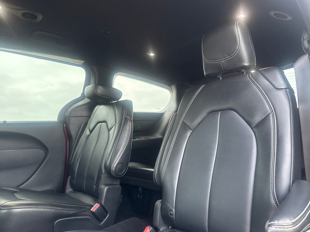 Used 2025 Chrysler Pacifica Select FWD image 34