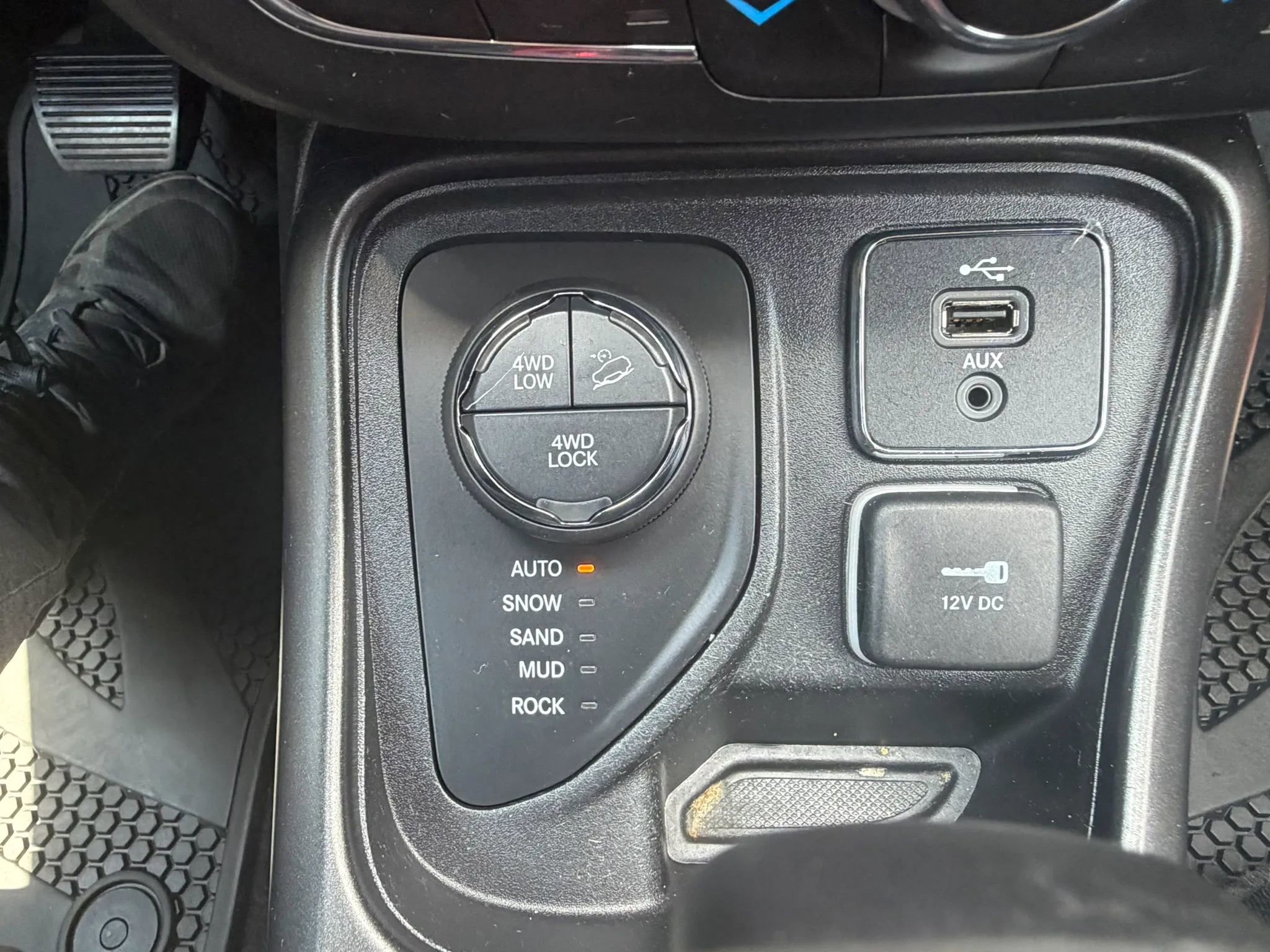 Used 2017 Jeep Compass Trailhawk w/ Popular Equipment Group AWD/4WD image 27