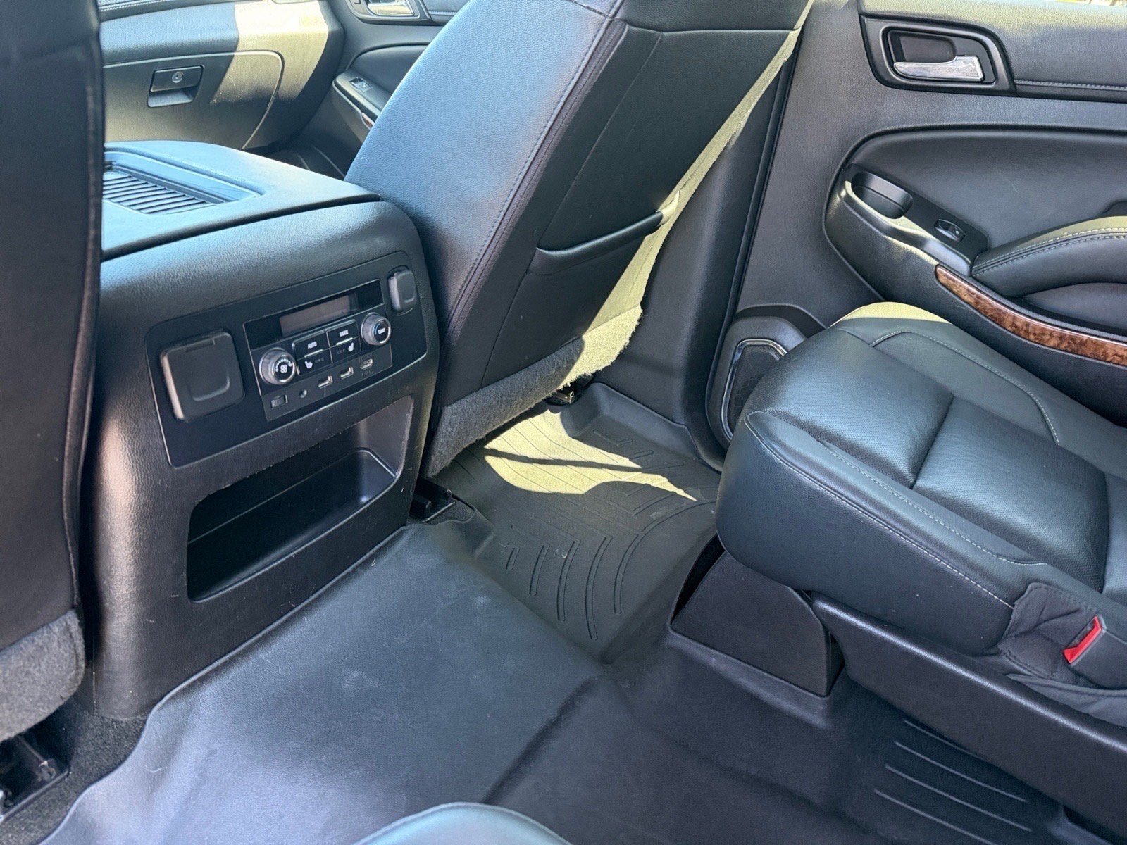 Used 2017 Chevrolet Suburban Premier AWD/4WD image 18