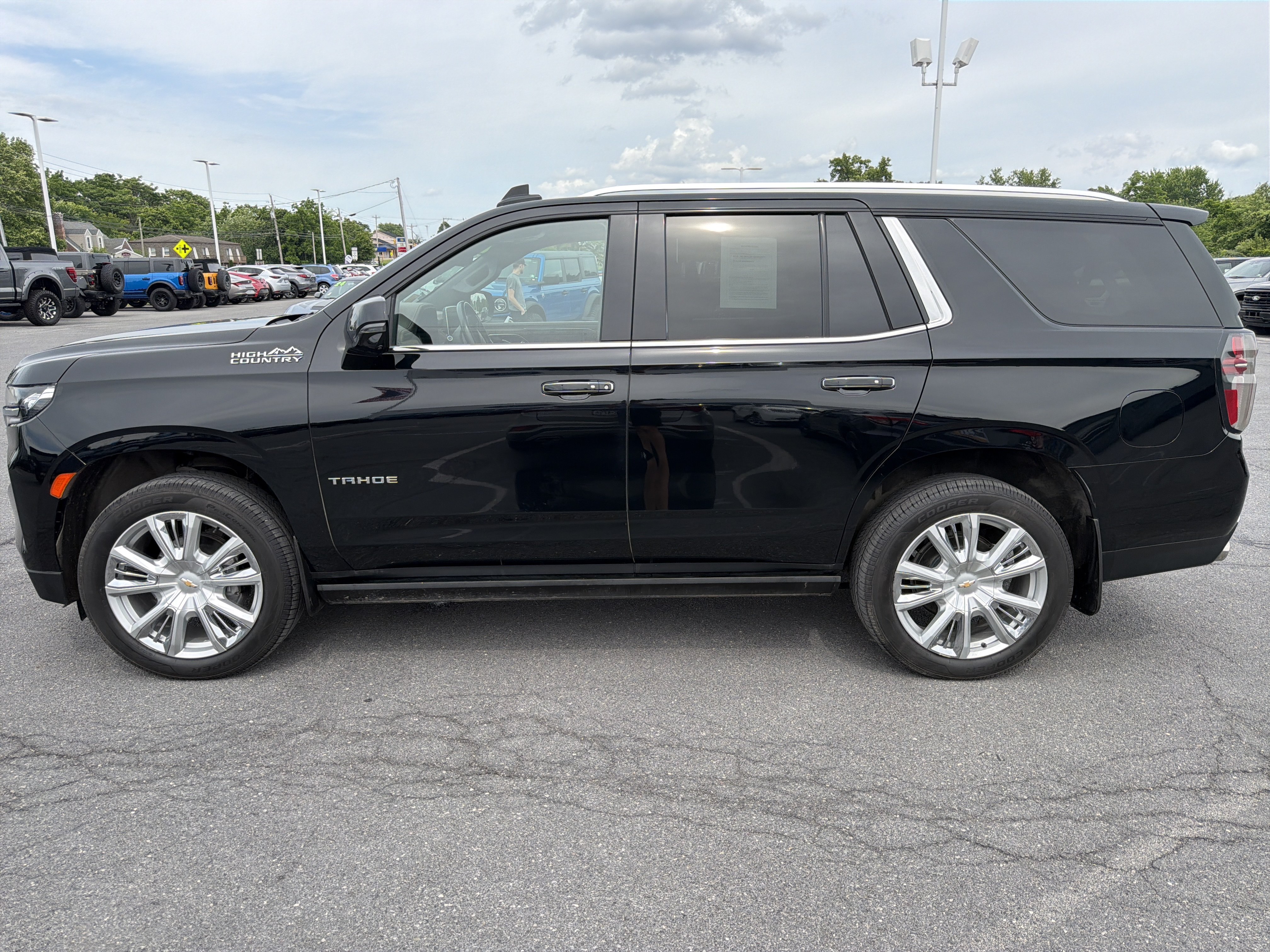 Used 2021 Chevrolet Tahoe High Country w/ Premium Package AWD/4WD image 10