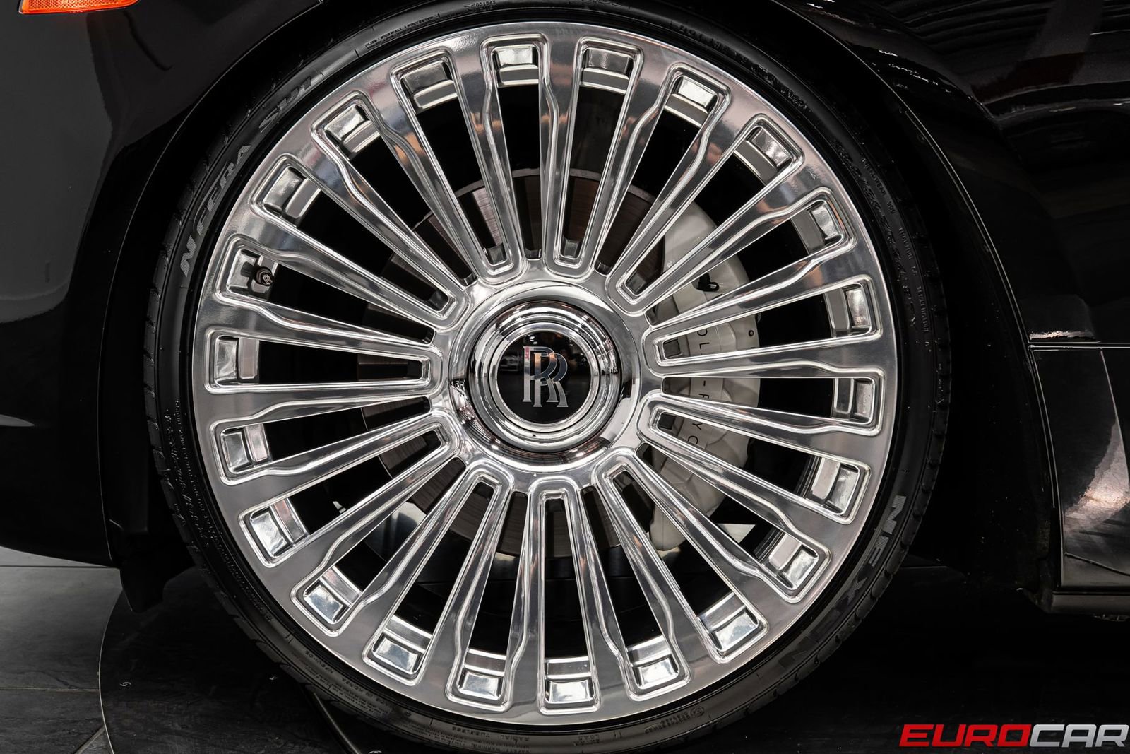 Used 2018 Rolls-Royce Dawn image 22