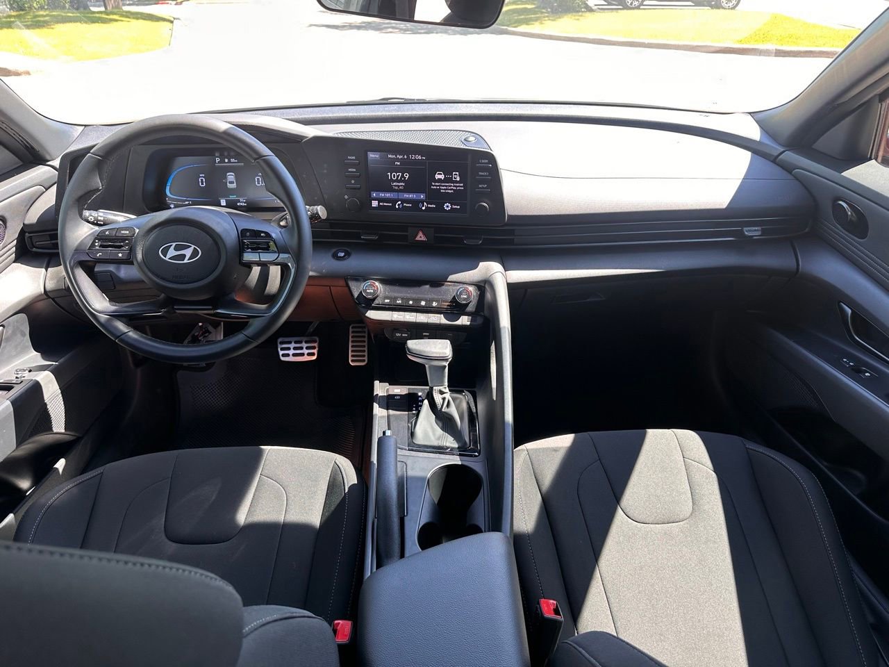 Used 2025 Hyundai Elantra Sport image 17