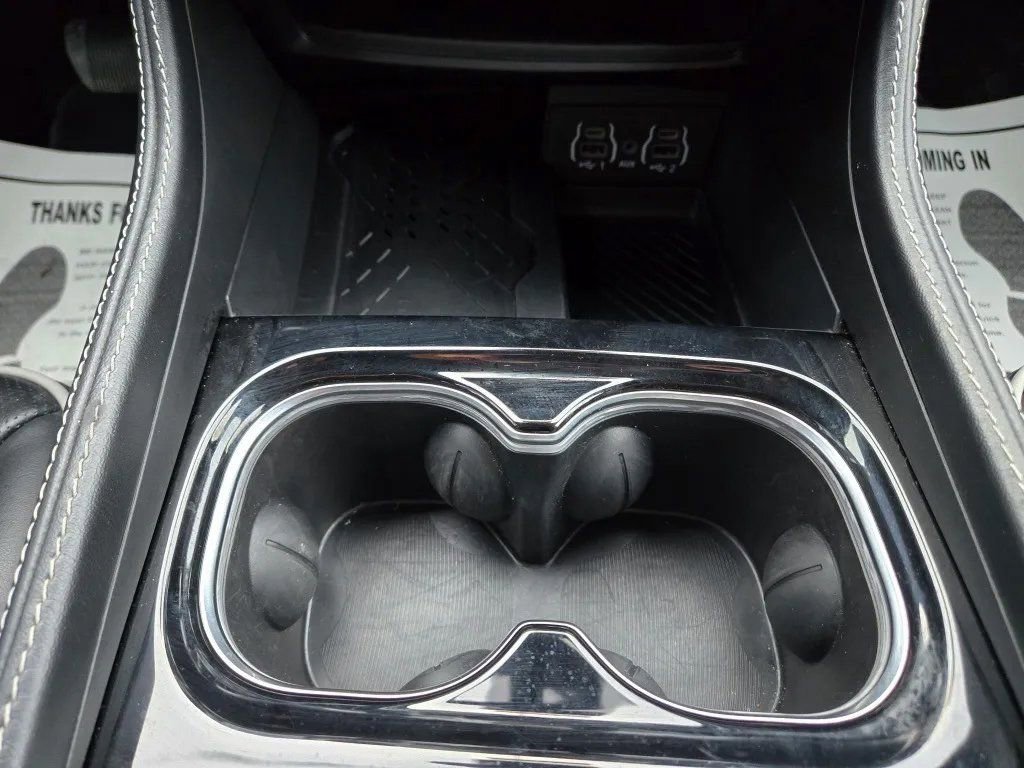 Used 2025 Chrysler Pacifica Limited FWD image 23