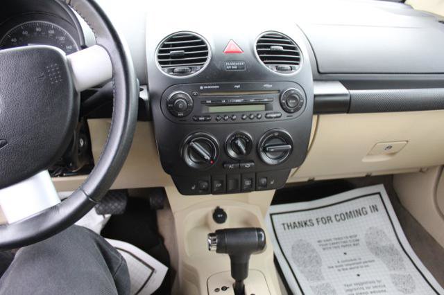 Used 2009 Volkswagen Beetle S image 15