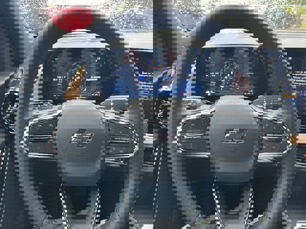 New 2025 Chevrolet Equinox ACTIV w/ Safety and Technology Package image 18