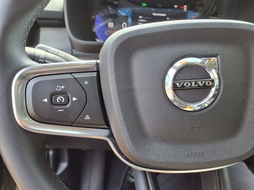 Used 2025 Volvo XC40 B5 Plus AWD/4WD image 21