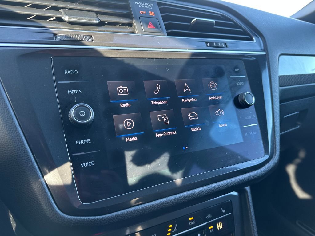 Certified 2022 Volkswagen Tiguan SE R-Line image 9